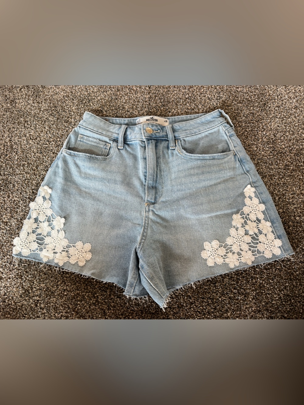 Hollister women 26w Light Blue Denim Lace Appliqué Curvy Ultra High Rise Mom 3”